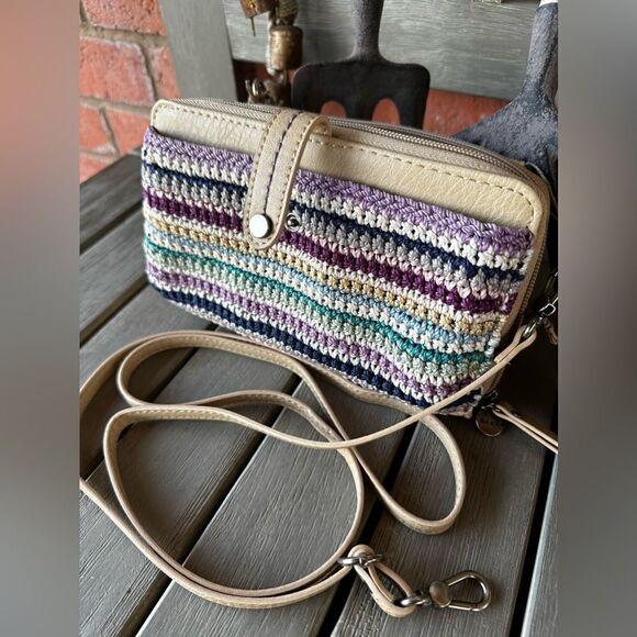 THE Sak Crochet Convertible Smartphone Wristlet/Crossbody Wallet NWT - Picture 2 of 7